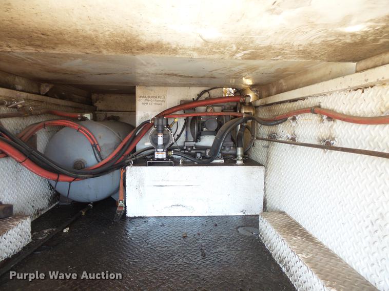 image for item DV9661 1993 International 4700 service truck with crane