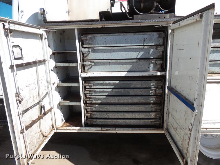 image for item DV9661 1993 International 4700 service truck with crane