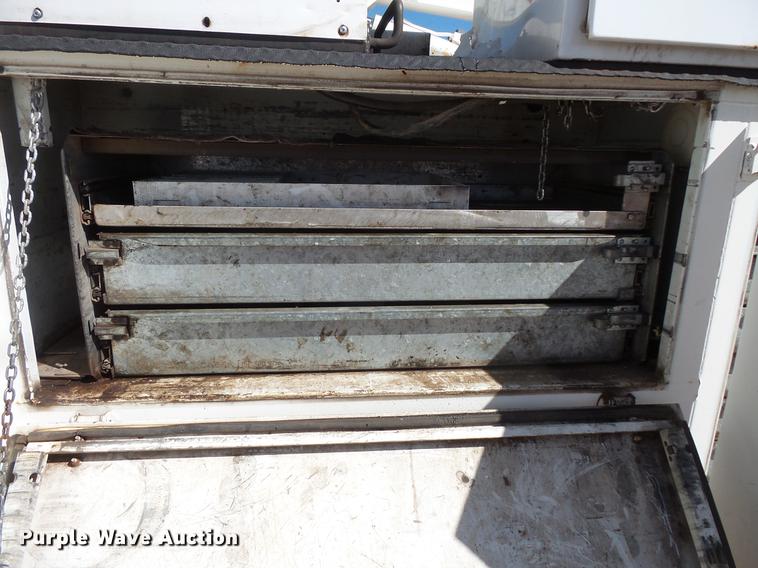 image for item DV9661 1993 International 4700 service truck with crane