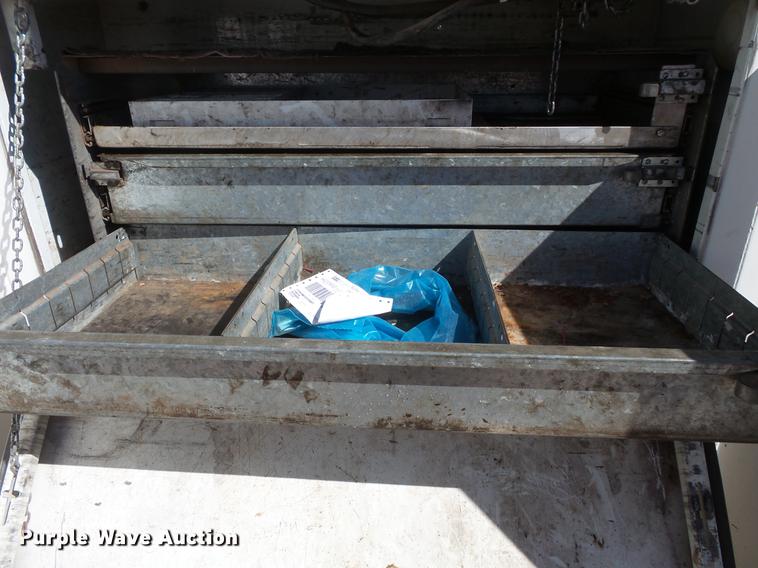 image for item DV9661 1993 International 4700 service truck with crane