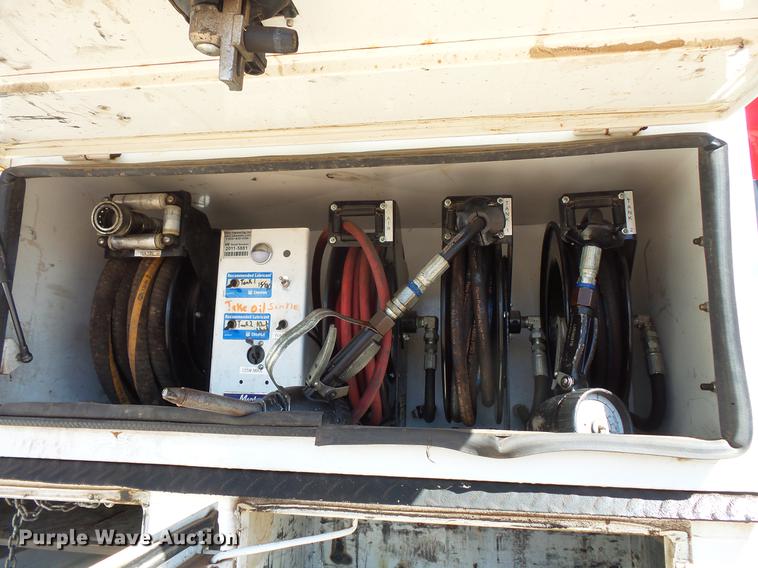 image for item DV9661 1993 International 4700 service truck with crane