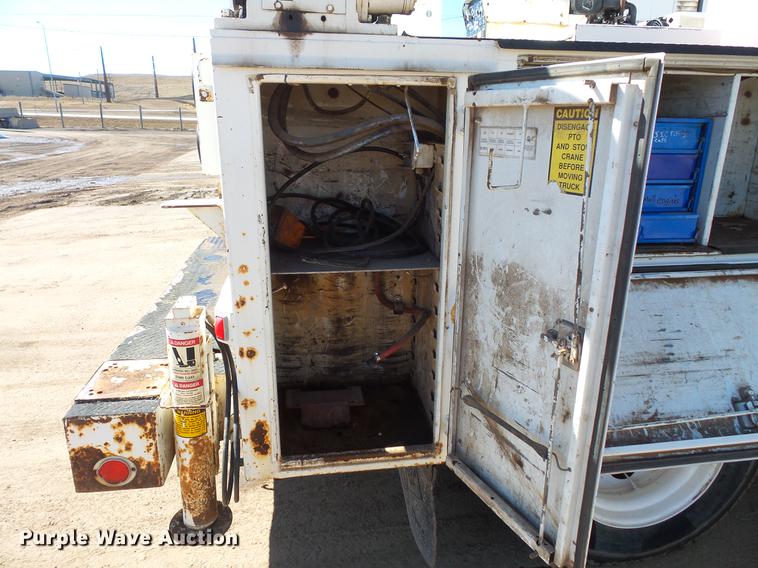 image for item DV9661 1993 International 4700 service truck with crane