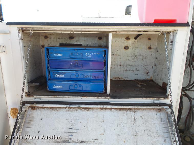 image for item DV9661 1993 International 4700 service truck with crane