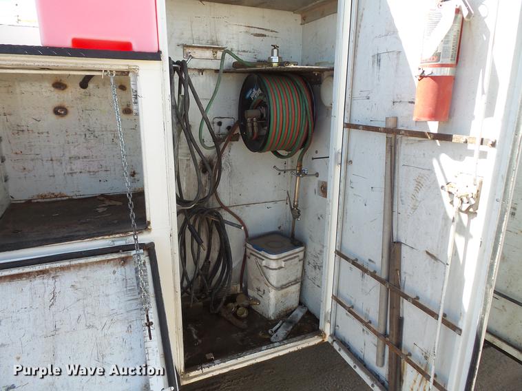 image for item DV9661 1993 International 4700 service truck with crane