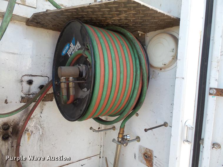 image for item DV9661 1993 International 4700 service truck with crane