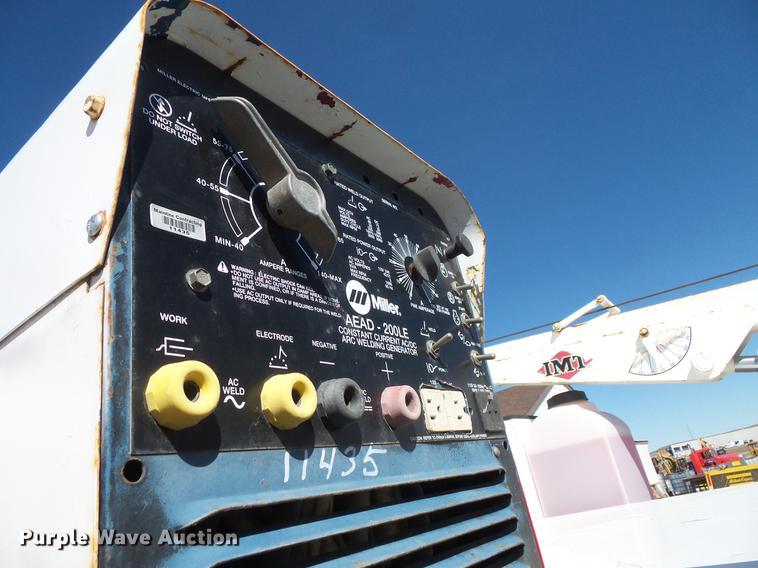 image for item DV9661 1993 International 4700 service truck with crane