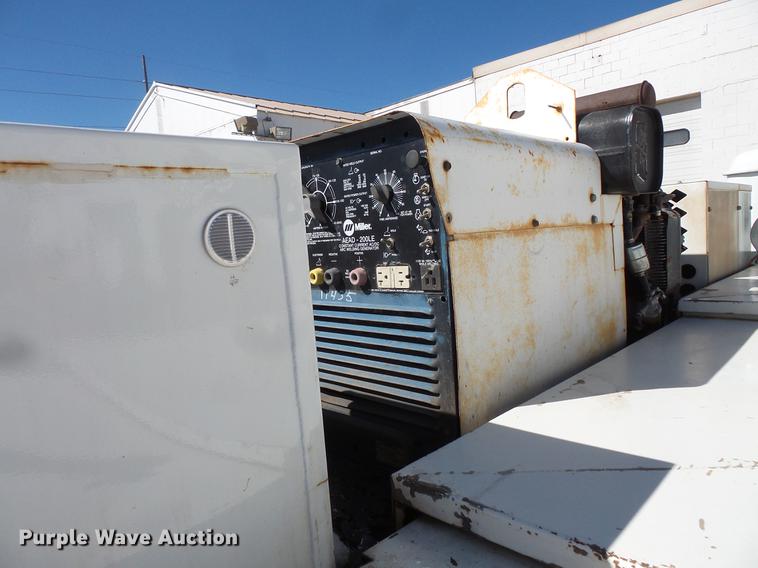 image for item DV9661 1993 International 4700 service truck with crane