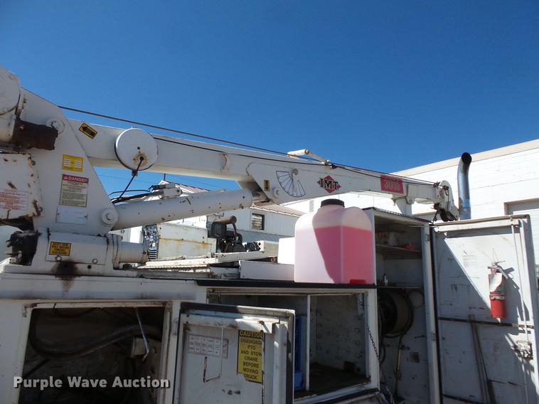 image for item DV9661 1993 International 4700 service truck with crane