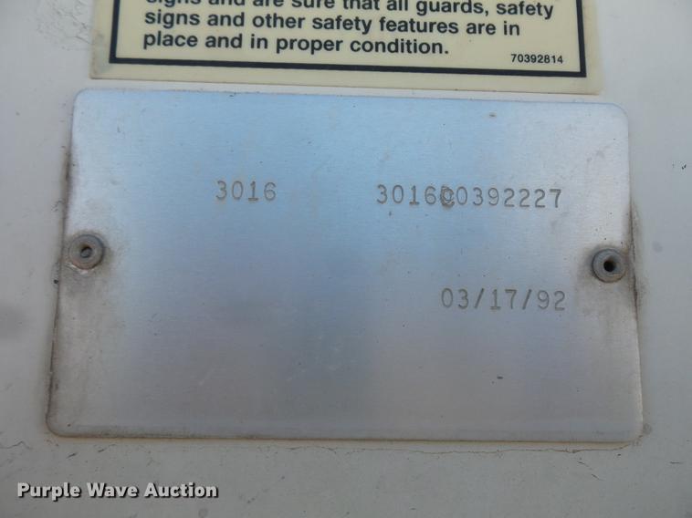 image for item DV9661 1993 International 4700 service truck with crane