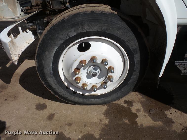 image for item DV9661 1993 International 4700 service truck with crane