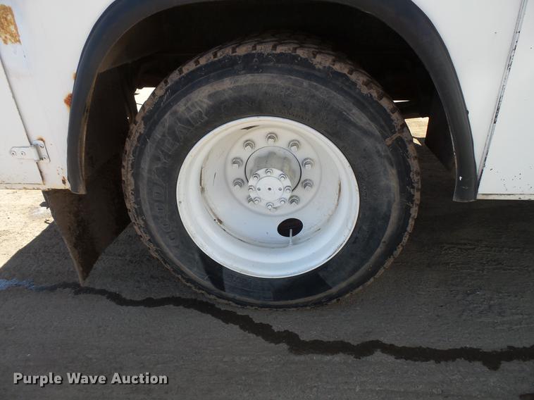 image for item DV9661 1993 International 4700 service truck with crane