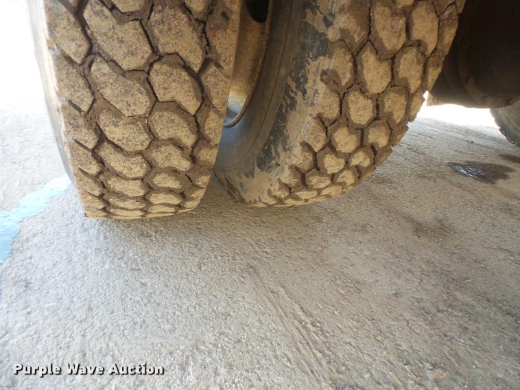 image for item DV9661 1993 International 4700 service truck with crane