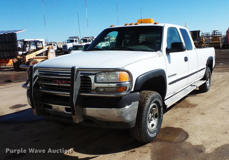 image for item DV9664 2001 GMC Sierra 2500HD Ext. Cab pickup truck