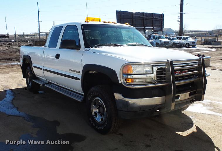 image for item DV9664 2001 GMC Sierra 2500HD Ext. Cab pickup truck