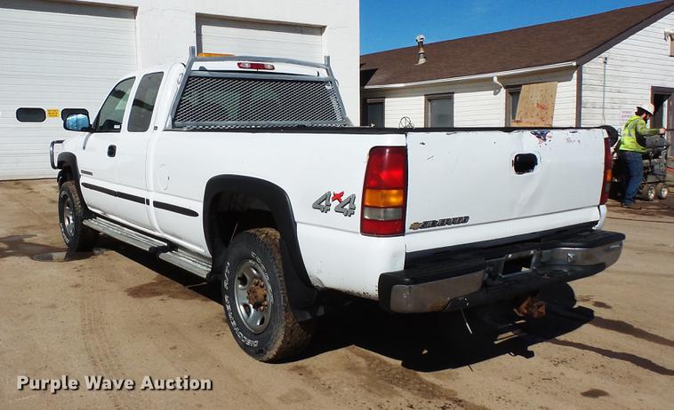 image for item DV9664 2001 GMC Sierra 2500HD Ext. Cab pickup truck