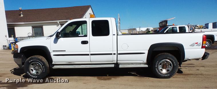 image for item DV9664 2001 GMC Sierra 2500HD Ext. Cab pickup truck