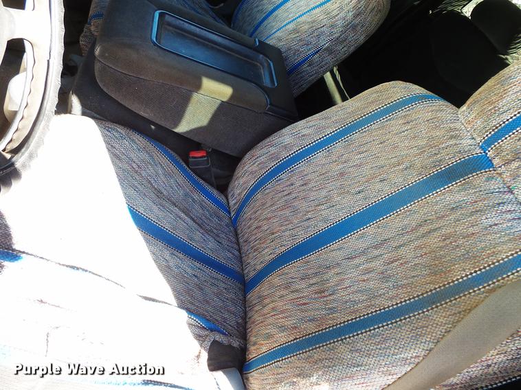 image for item DV9664 2001 GMC Sierra 2500HD Ext. Cab pickup truck