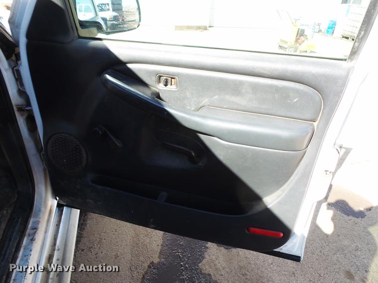 image for item DV9664 2001 GMC Sierra 2500HD Ext. Cab pickup truck