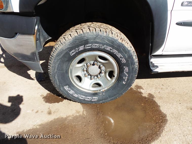 image for item DV9664 2001 GMC Sierra 2500HD Ext. Cab pickup truck