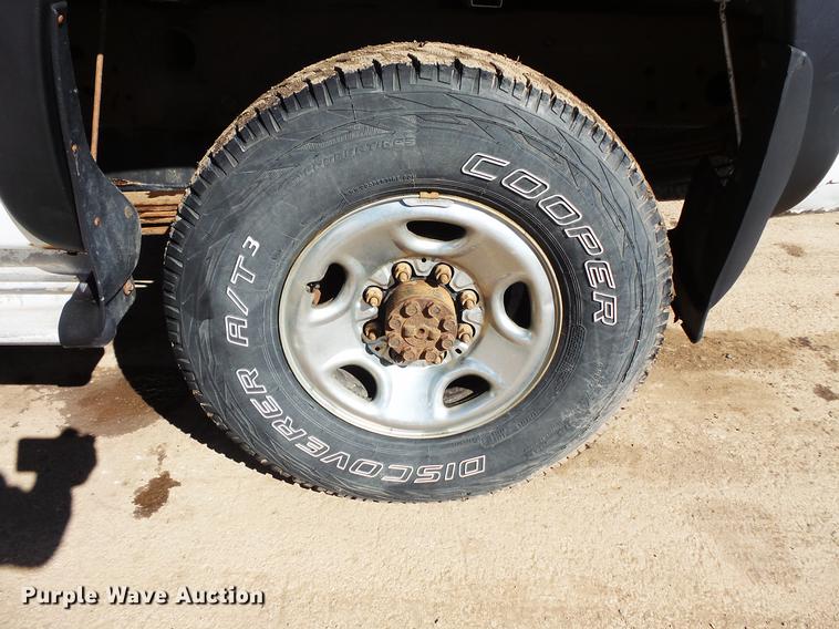 image for item DV9664 2001 GMC Sierra 2500HD Ext. Cab pickup truck