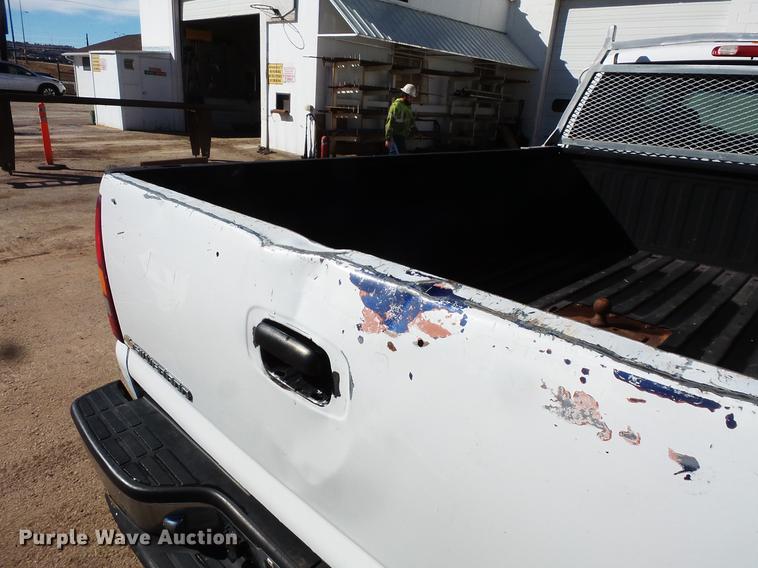 image for item DV9664 2001 GMC Sierra 2500HD Ext. Cab pickup truck