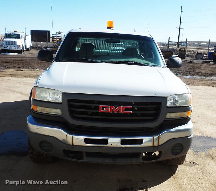 image for item DV9665 2004 GMC Sierra 2500HD Ext. Cab pickup truck