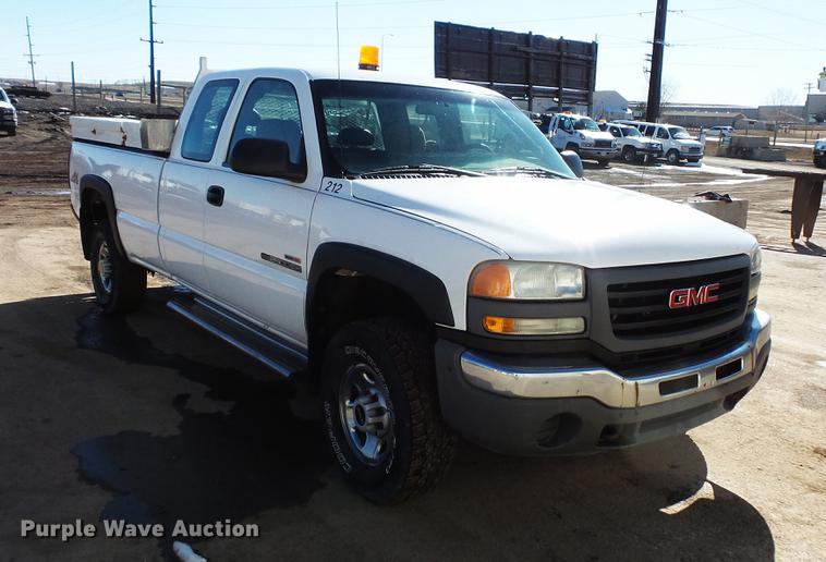 image for item DV9665 2004 GMC Sierra 2500HD Ext. Cab pickup truck