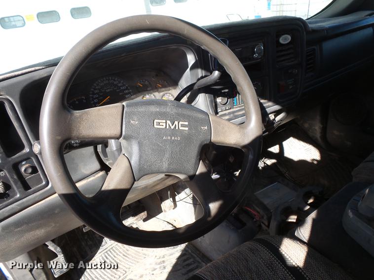 image for item DV9665 2004 GMC Sierra 2500HD Ext. Cab pickup truck