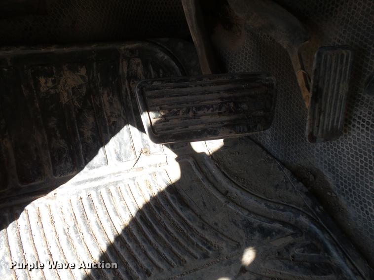 image for item DV9665 2004 GMC Sierra 2500HD Ext. Cab pickup truck