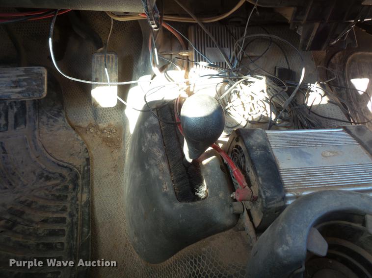 image for item DV9665 2004 GMC Sierra 2500HD Ext. Cab pickup truck