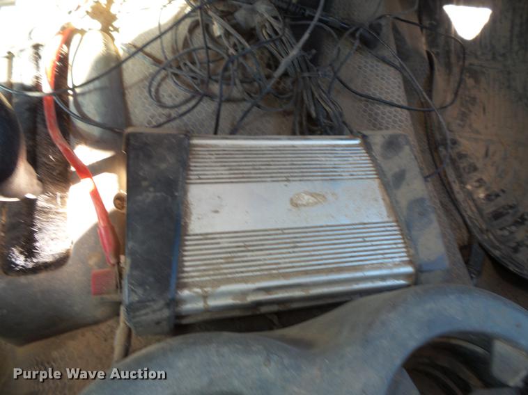 image for item DV9665 2004 GMC Sierra 2500HD Ext. Cab pickup truck