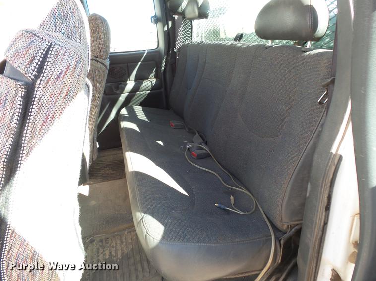 image for item DV9665 2004 GMC Sierra 2500HD Ext. Cab pickup truck