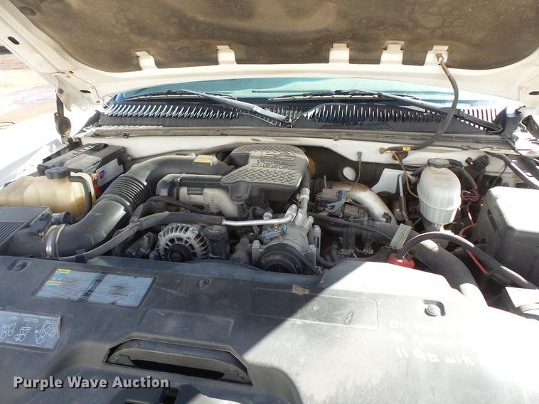 image for item DV9665 2004 GMC Sierra 2500HD Ext. Cab pickup truck