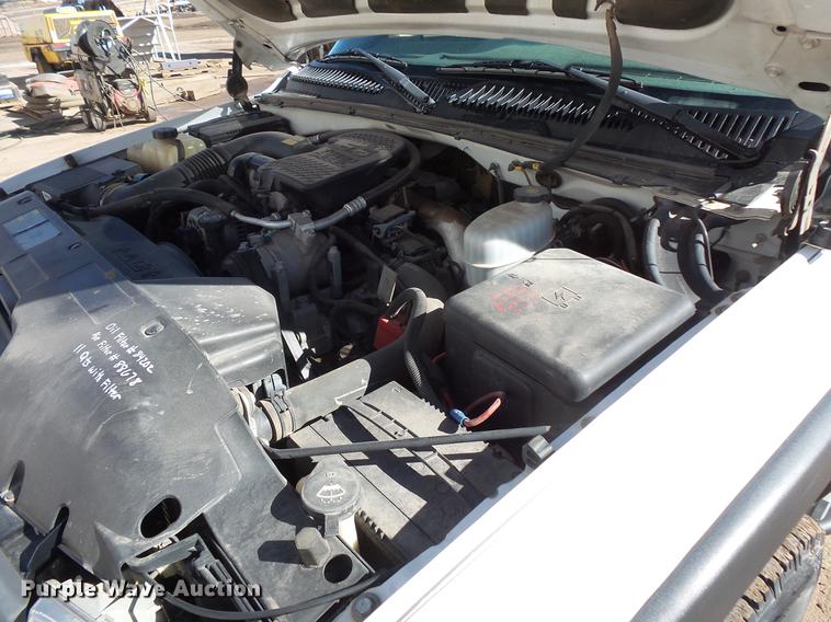 image for item DV9665 2004 GMC Sierra 2500HD Ext. Cab pickup truck