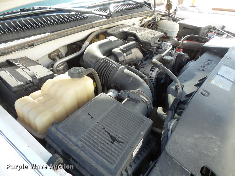 image for item DV9665 2004 GMC Sierra 2500HD Ext. Cab pickup truck