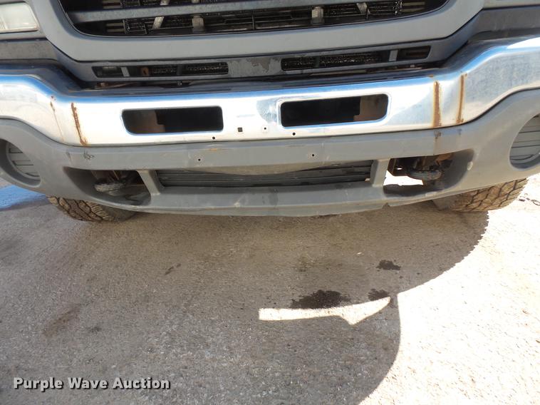 image for item DV9665 2004 GMC Sierra 2500HD Ext. Cab pickup truck