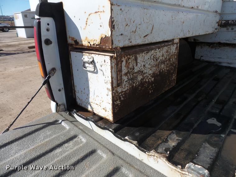 image for item DV9665 2004 GMC Sierra 2500HD Ext. Cab pickup truck