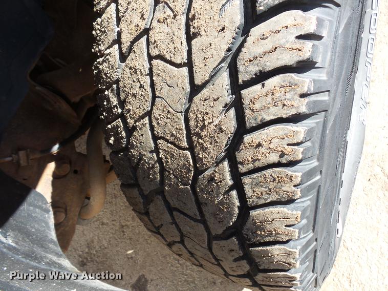 image for item DV9665 2004 GMC Sierra 2500HD Ext. Cab pickup truck