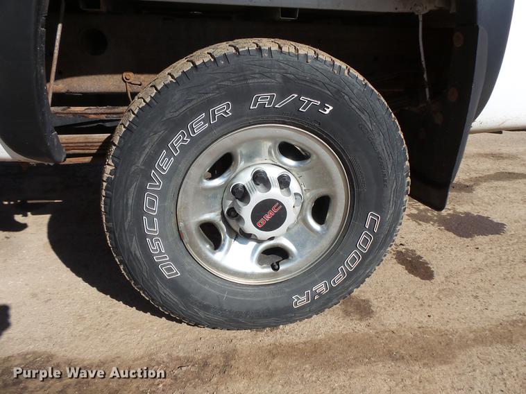 image for item DV9665 2004 GMC Sierra 2500HD Ext. Cab pickup truck