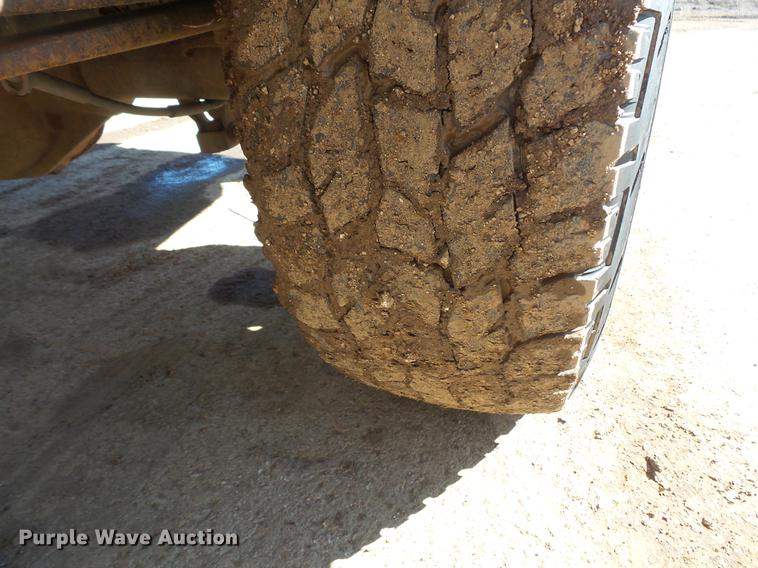 image for item DV9665 2004 GMC Sierra 2500HD Ext. Cab pickup truck