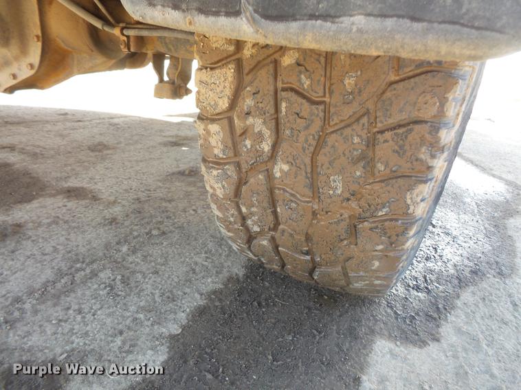 image for item DV9665 2004 GMC Sierra 2500HD Ext. Cab pickup truck