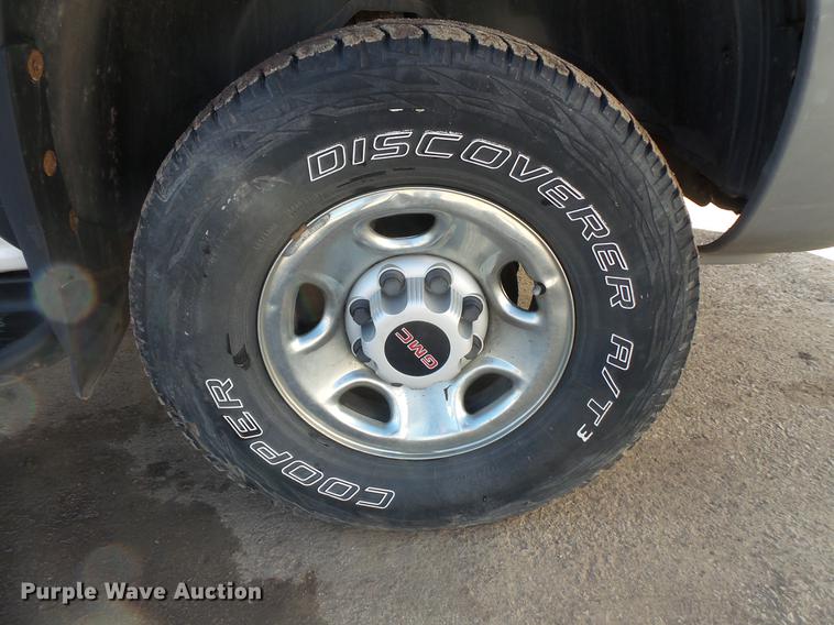 image for item DV9665 2004 GMC Sierra 2500HD Ext. Cab pickup truck