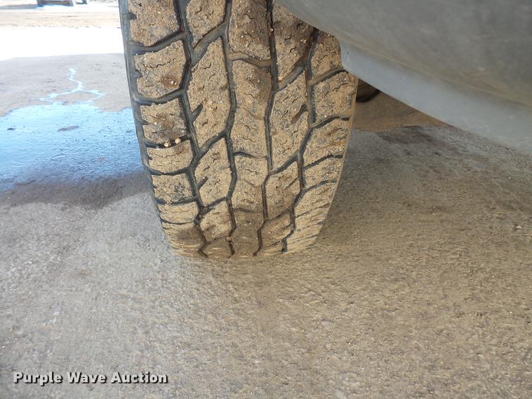 image for item DV9665 2004 GMC Sierra 2500HD Ext. Cab pickup truck