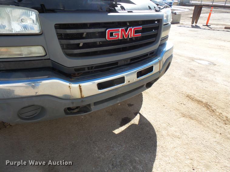 image for item DV9665 2004 GMC Sierra 2500HD Ext. Cab pickup truck