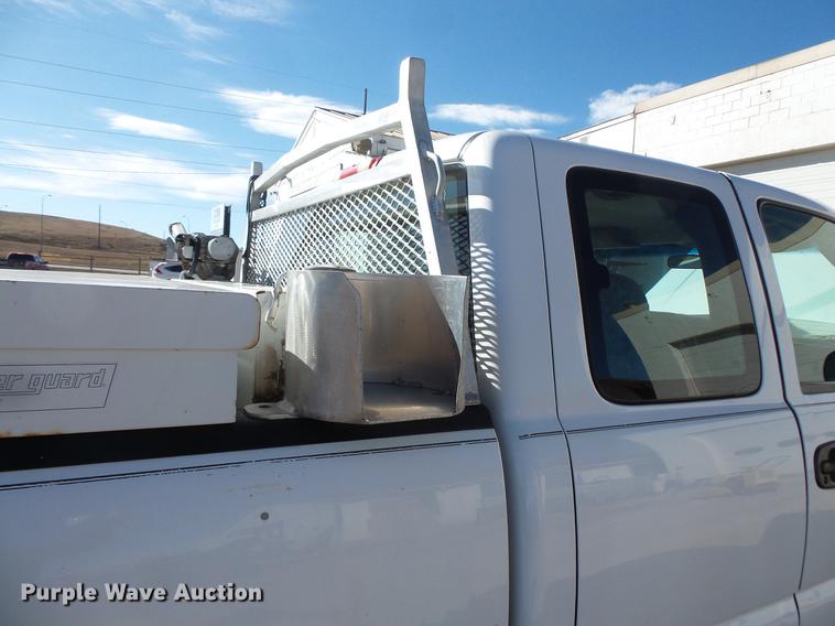 image for item DV9665 2004 GMC Sierra 2500HD Ext. Cab pickup truck