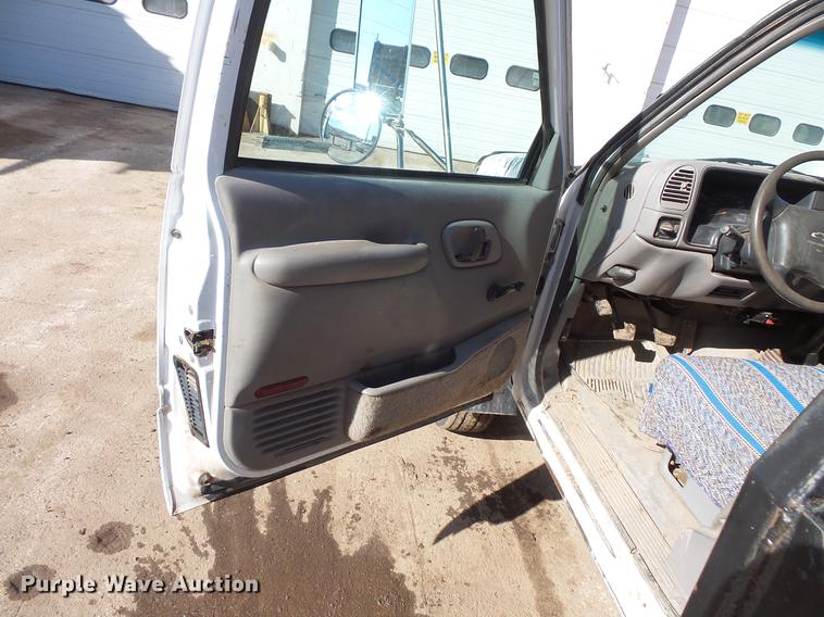 image for item DV9666 1997 Chevrolet 3500 flatbed pickup truck