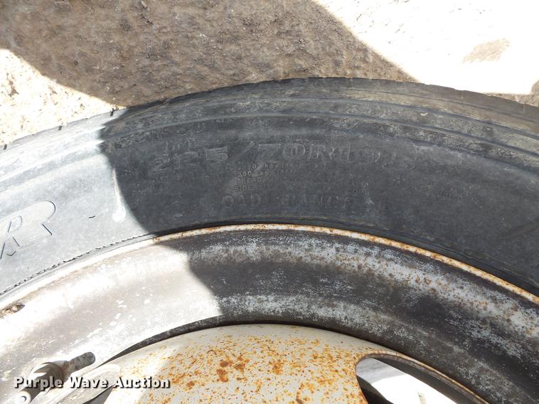 image for item DV9666 1997 Chevrolet 3500 flatbed pickup truck