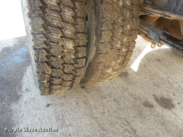 image for item DV9666 1997 Chevrolet 3500 flatbed pickup truck