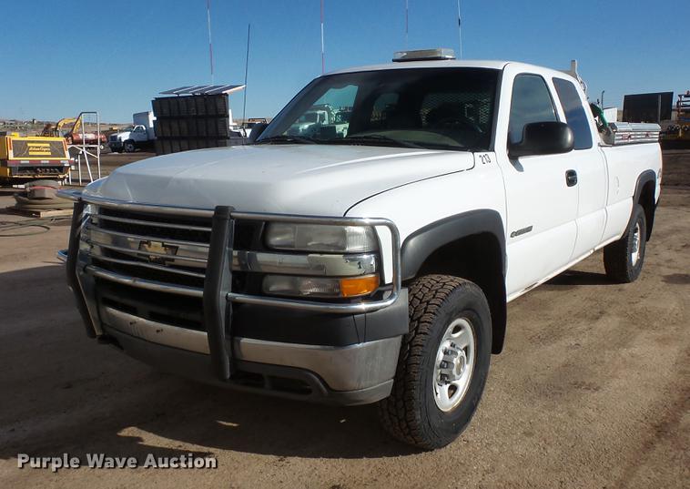 image for item DV9668 2001 Chevrolet Silverado 2500HD Ext. Cab pickup truck