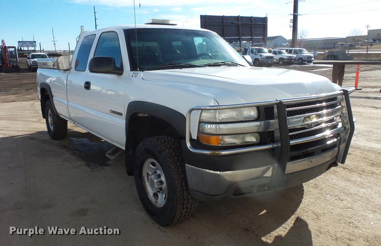 image for item DV9668 2001 Chevrolet Silverado 2500HD Ext. Cab pickup truck